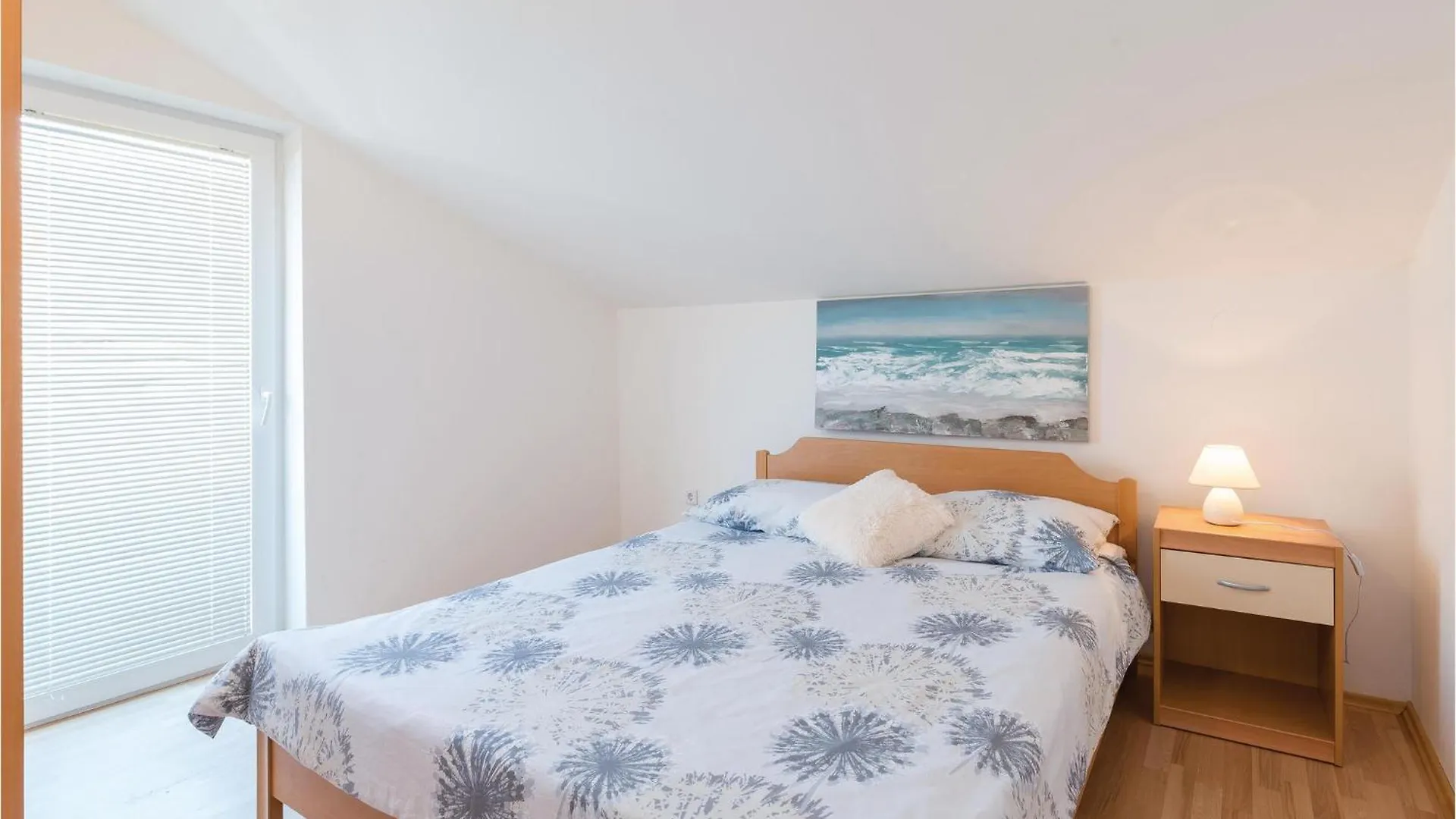 Beautiful Apartment In Povljana With Wifi