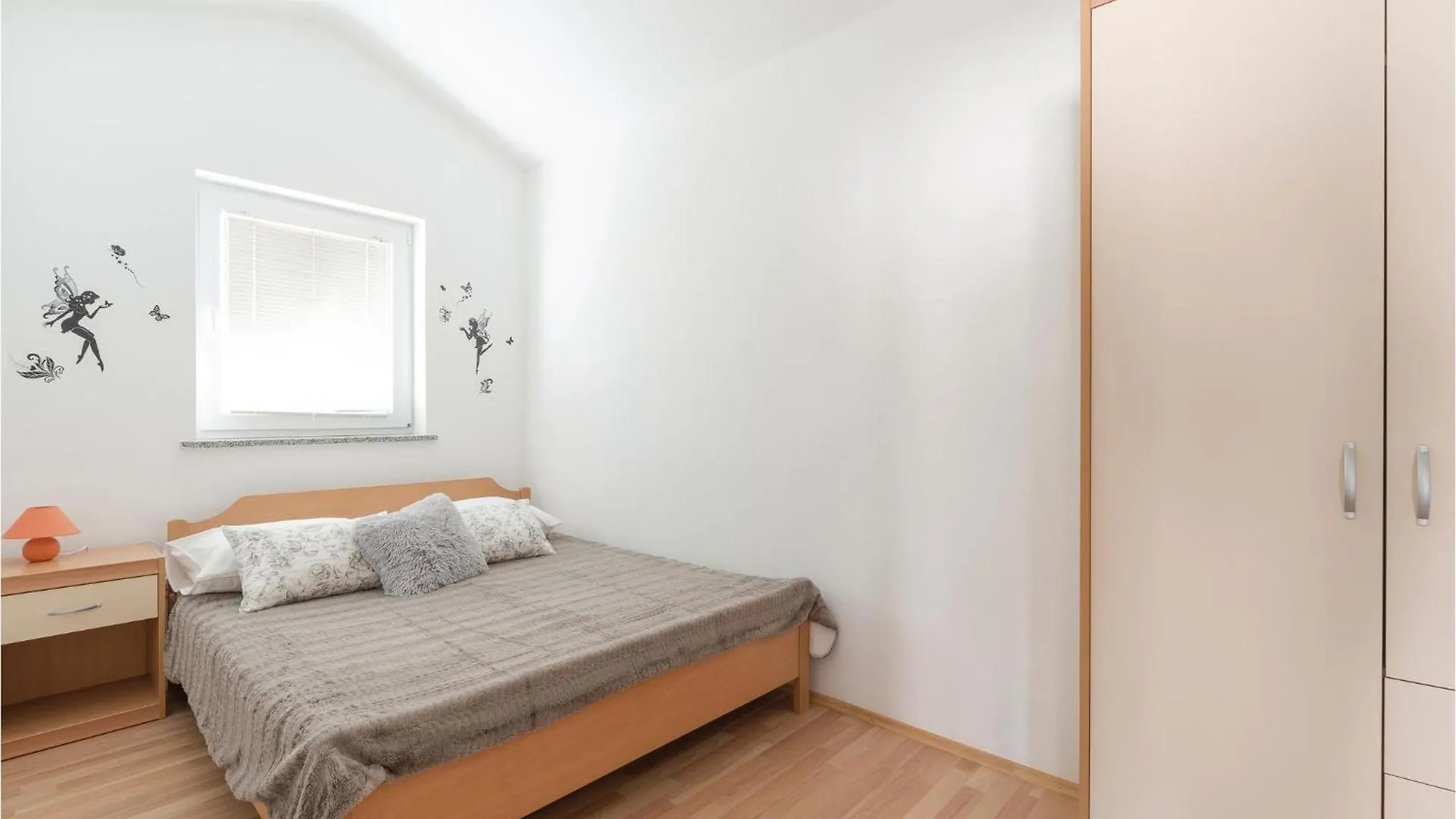 Beautiful Apartment In Povljana With Wifi 0*,  Croatia